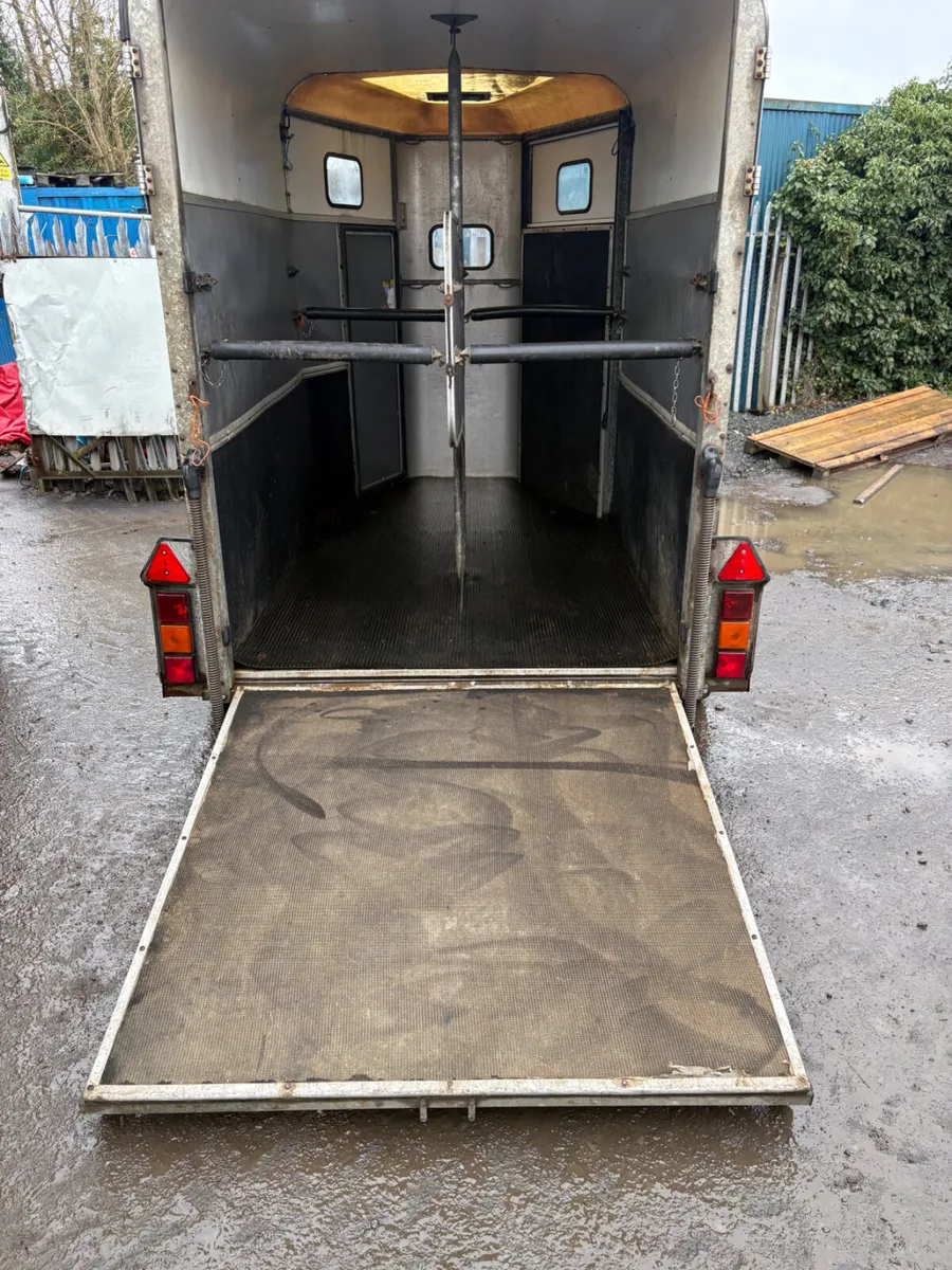 Ifor Williams 505 blue horsebox - Image 3