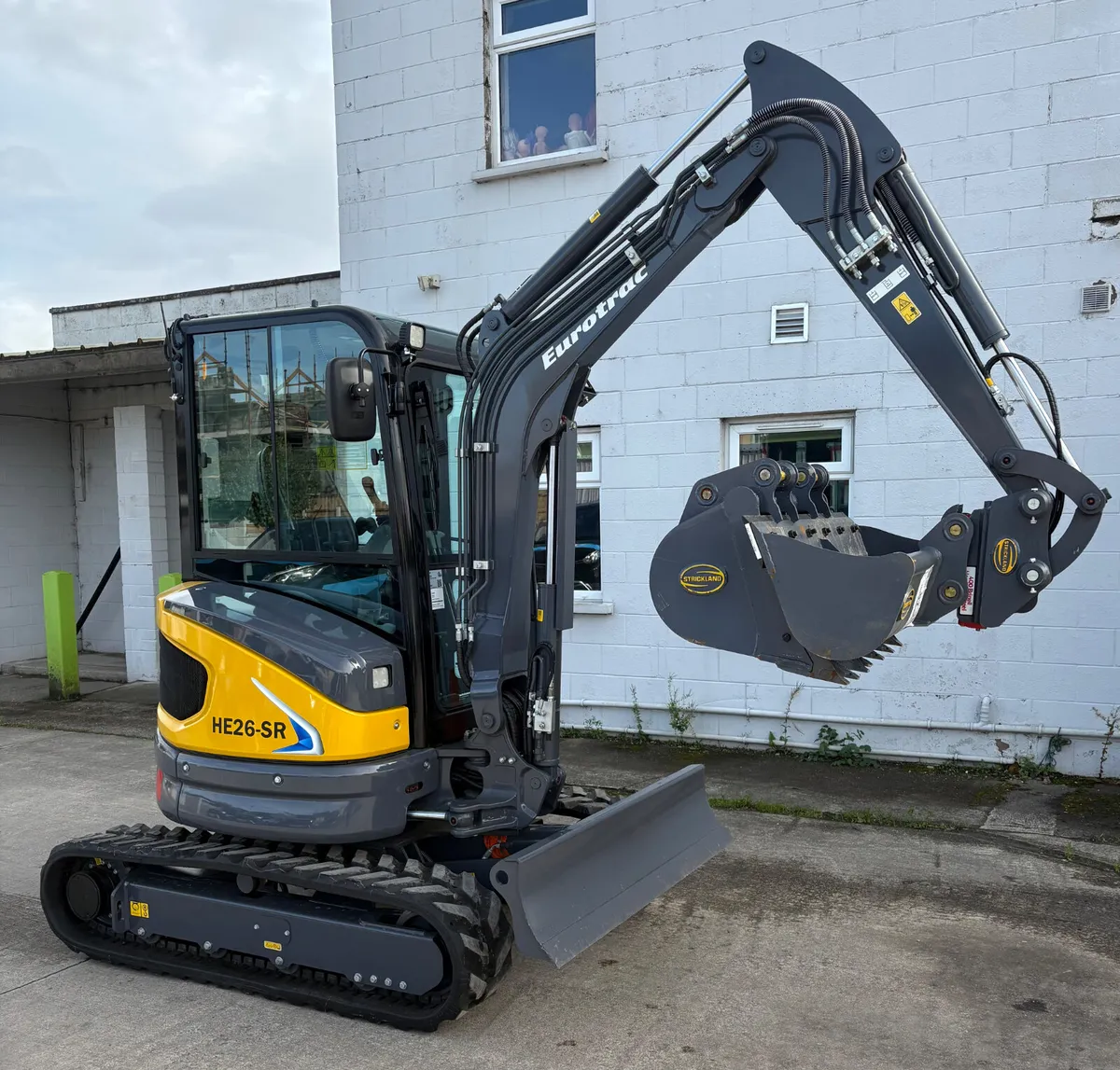 🚜 Eurotrac HE26-SR Mini Excavator - Image 1