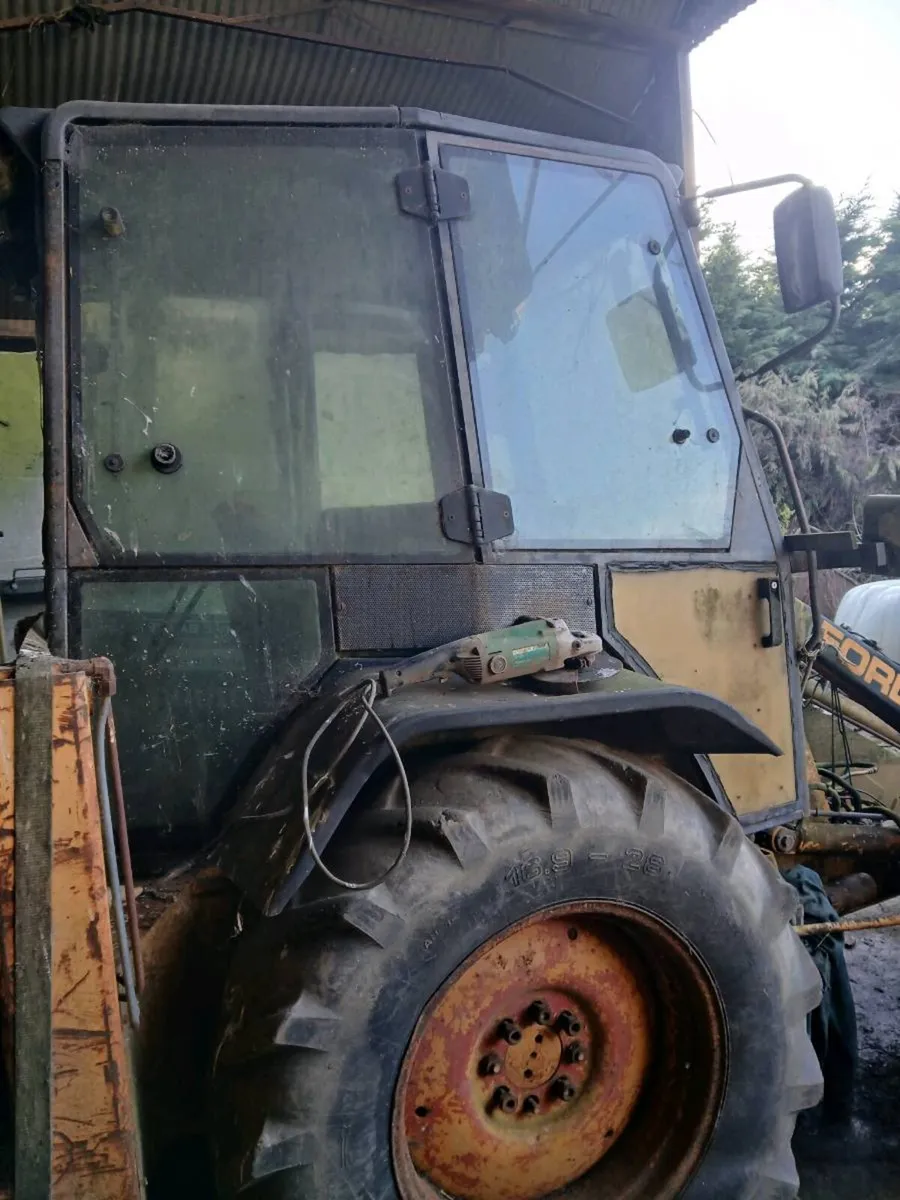 Ford 655 and 550 diggers for breaking - Image 3