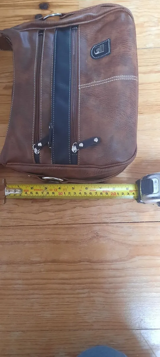 Ladies shoulder bags - Image 1