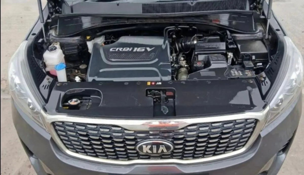 2.2 Engine and gearbox - Image 1