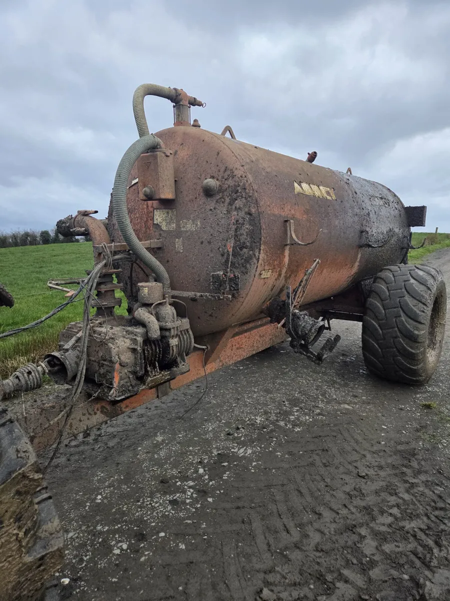 Due in:ABBEY 1600 GALLON SLURRY TANK+ RAINGUN - Image 4