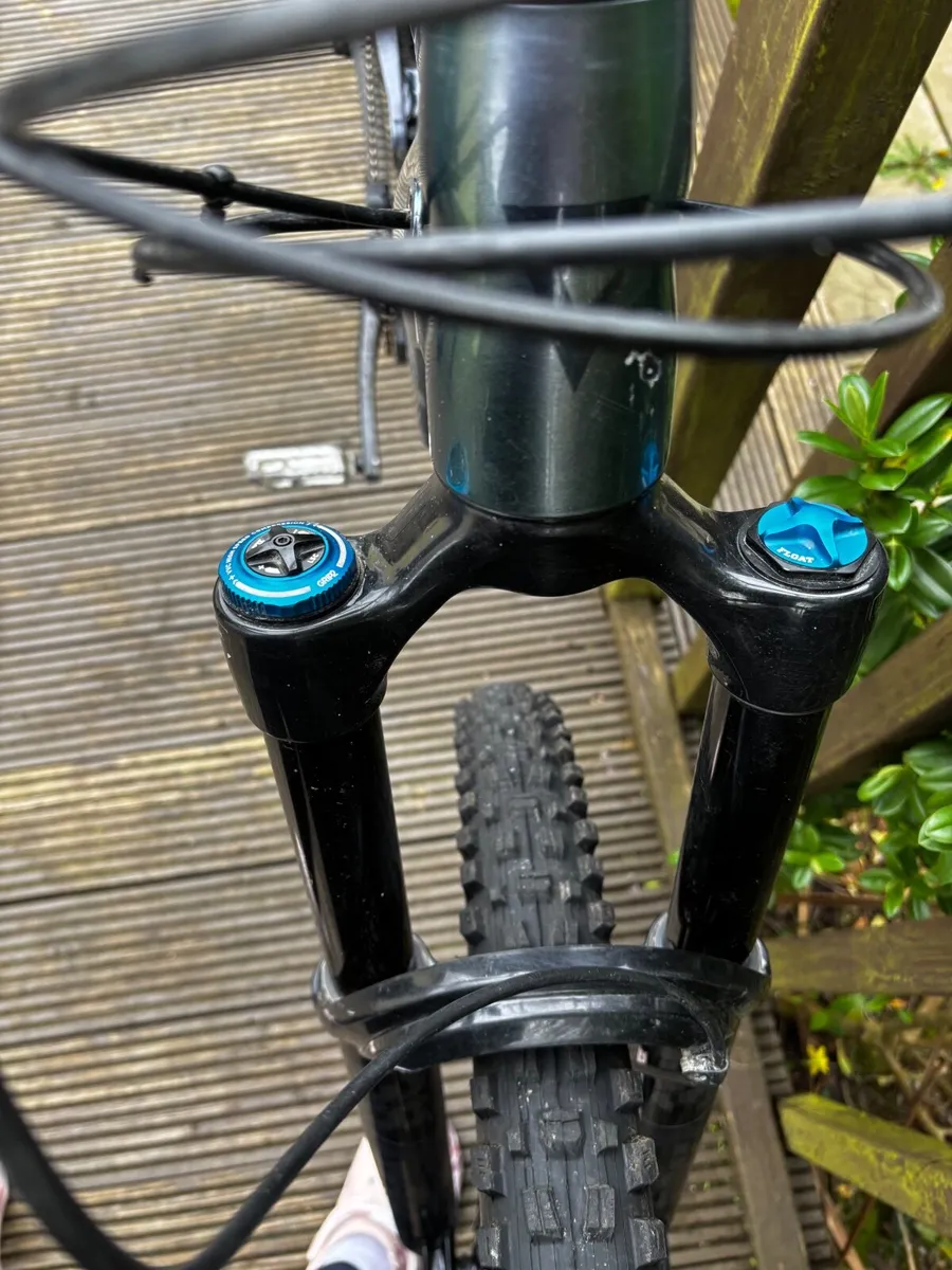 Giant Reign Full Suspension Mountain Bike - Image 3