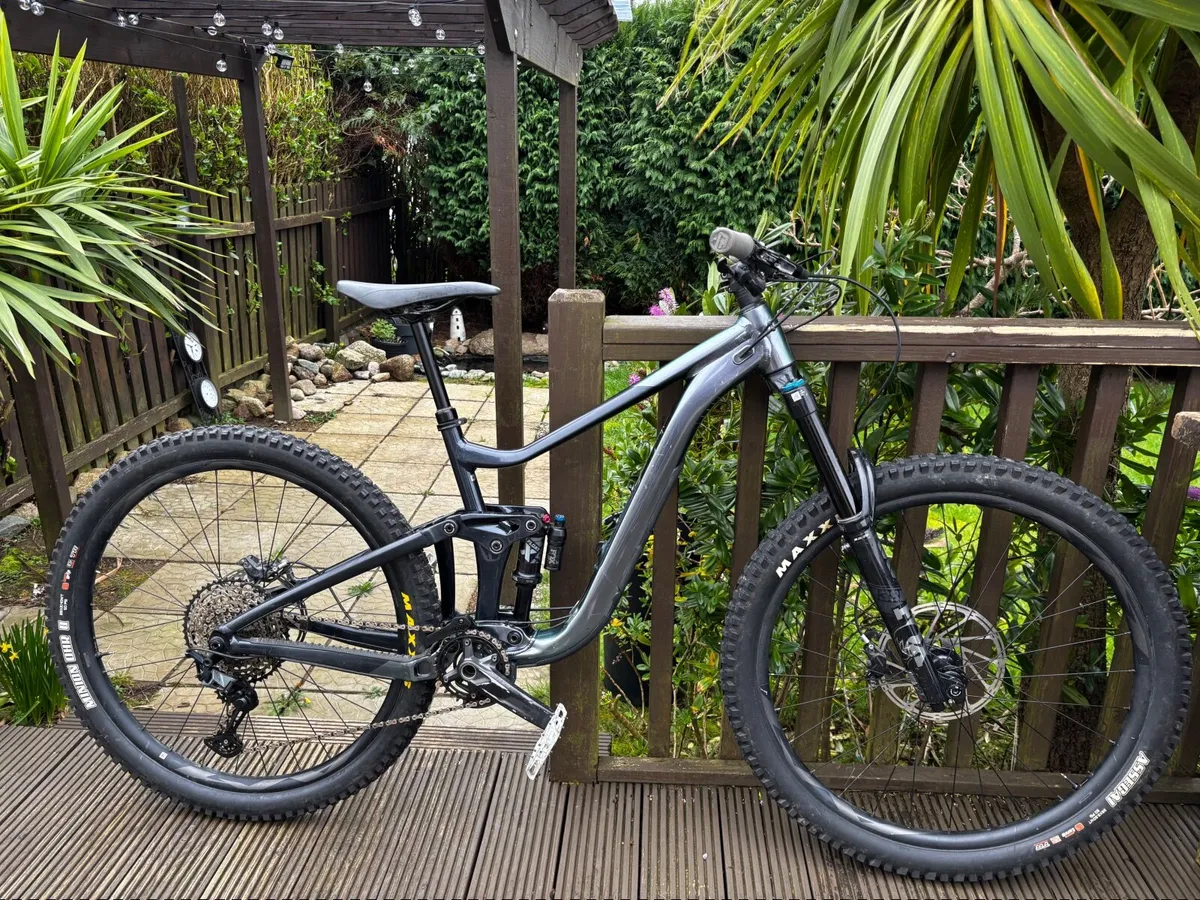 Giant Reign Full Suspension Mountain Bike - Image 1