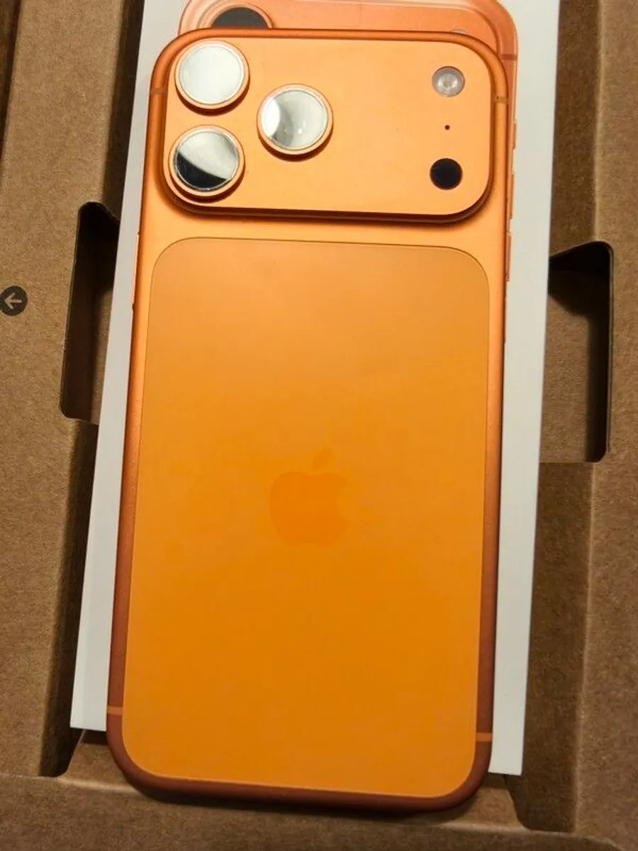 Apple iPhone 17 pro max. 512gb. Cosmic orange. Receipt included.. 2 weeks old. - Image 2
