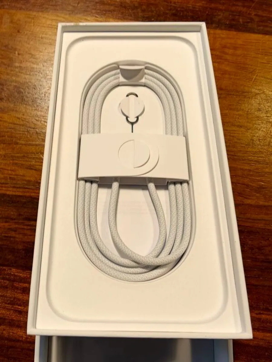 Apple iPhone 17 pro max. 512gb. Cosmic orange. Receipt included.. 2 weeks old. - Image 3