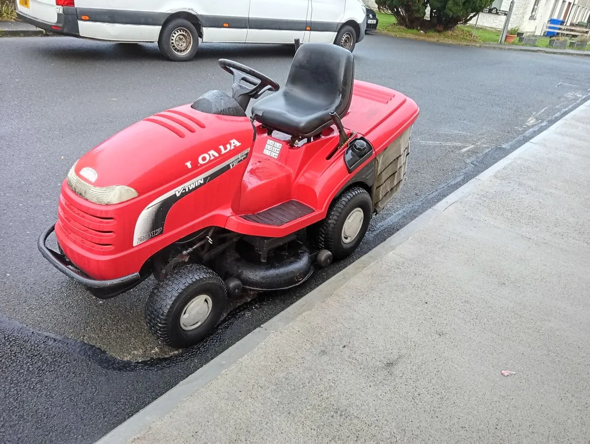 Honda ride on lawnmower - Image 2