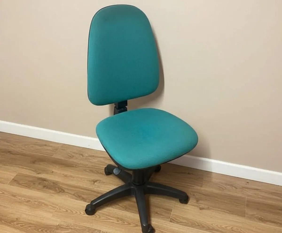 Comfortable  Office Chair - Image 2