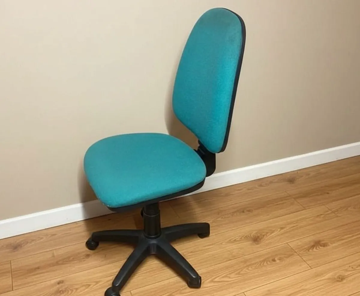 Comfortable  Office Chair - Image 3