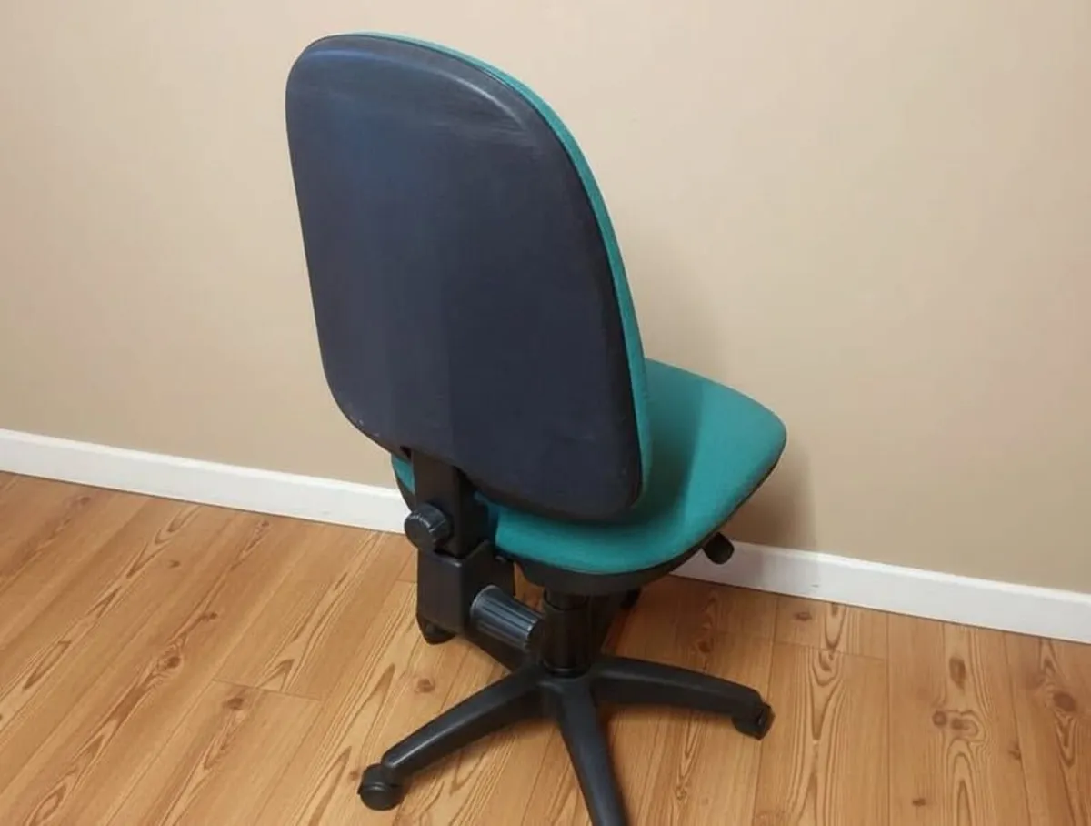 Comfortable  Office Chair - Image 4