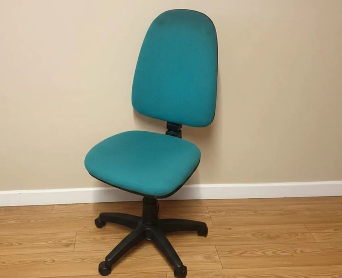 Comfortable  Office Chair - Image 1