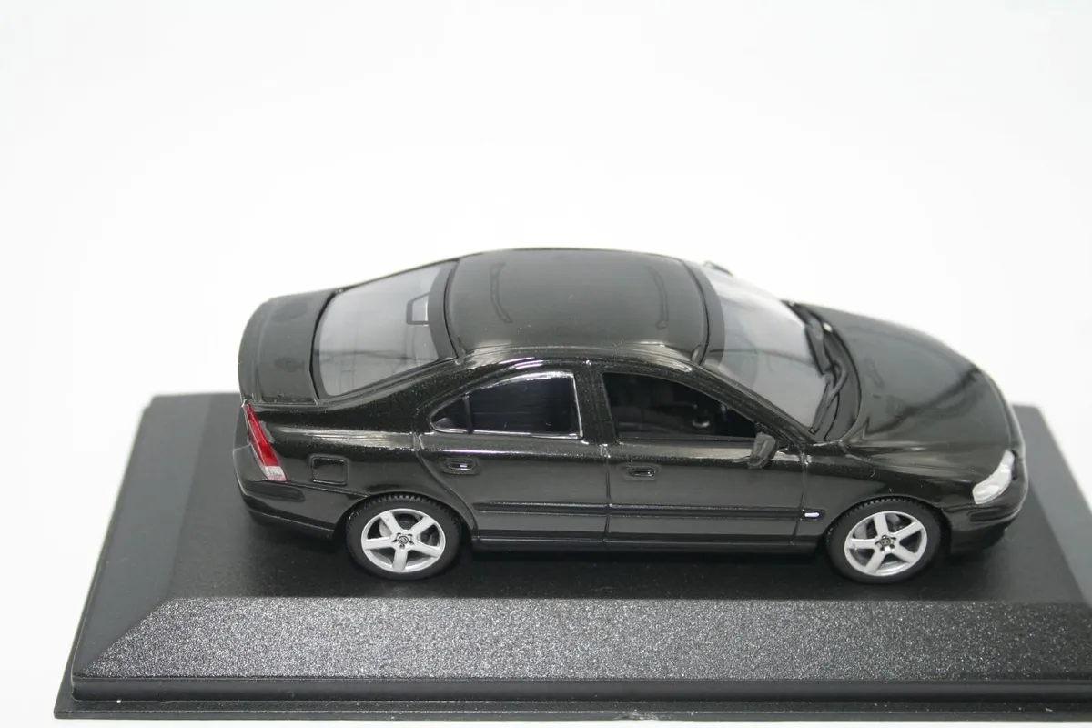Volvo S60R 2003 Model car 1/43 - Image 4