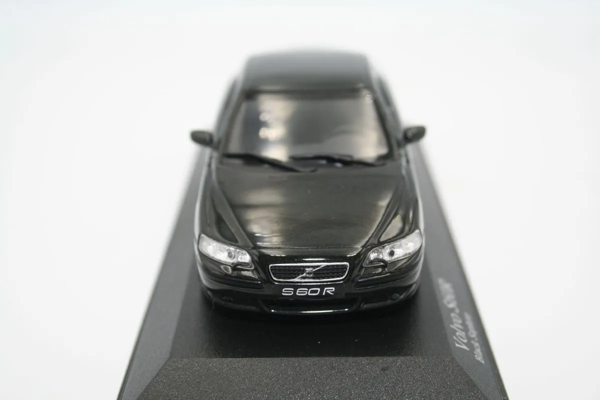 Volvo S60R 2003 Model car 1/43 - Image 2