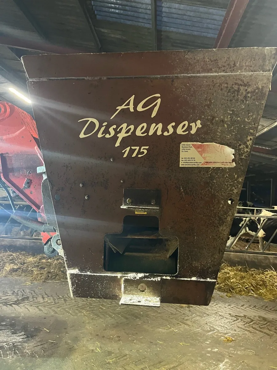 Sawdust /Feed Spreader - Image 2