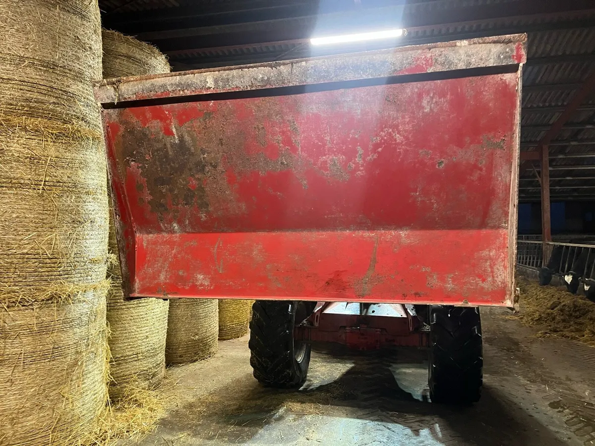 Sawdust /Feed Spreader - Image 3