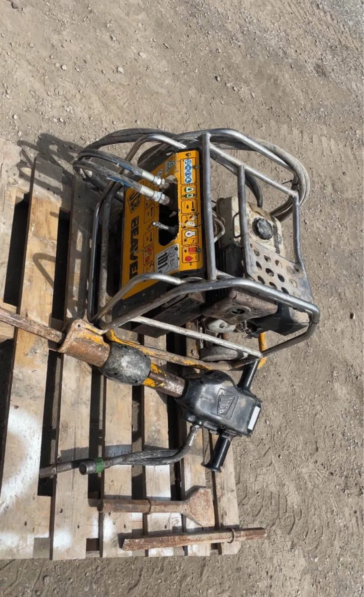 Jcb Hydraulic power packs c/w breaker - Image 1