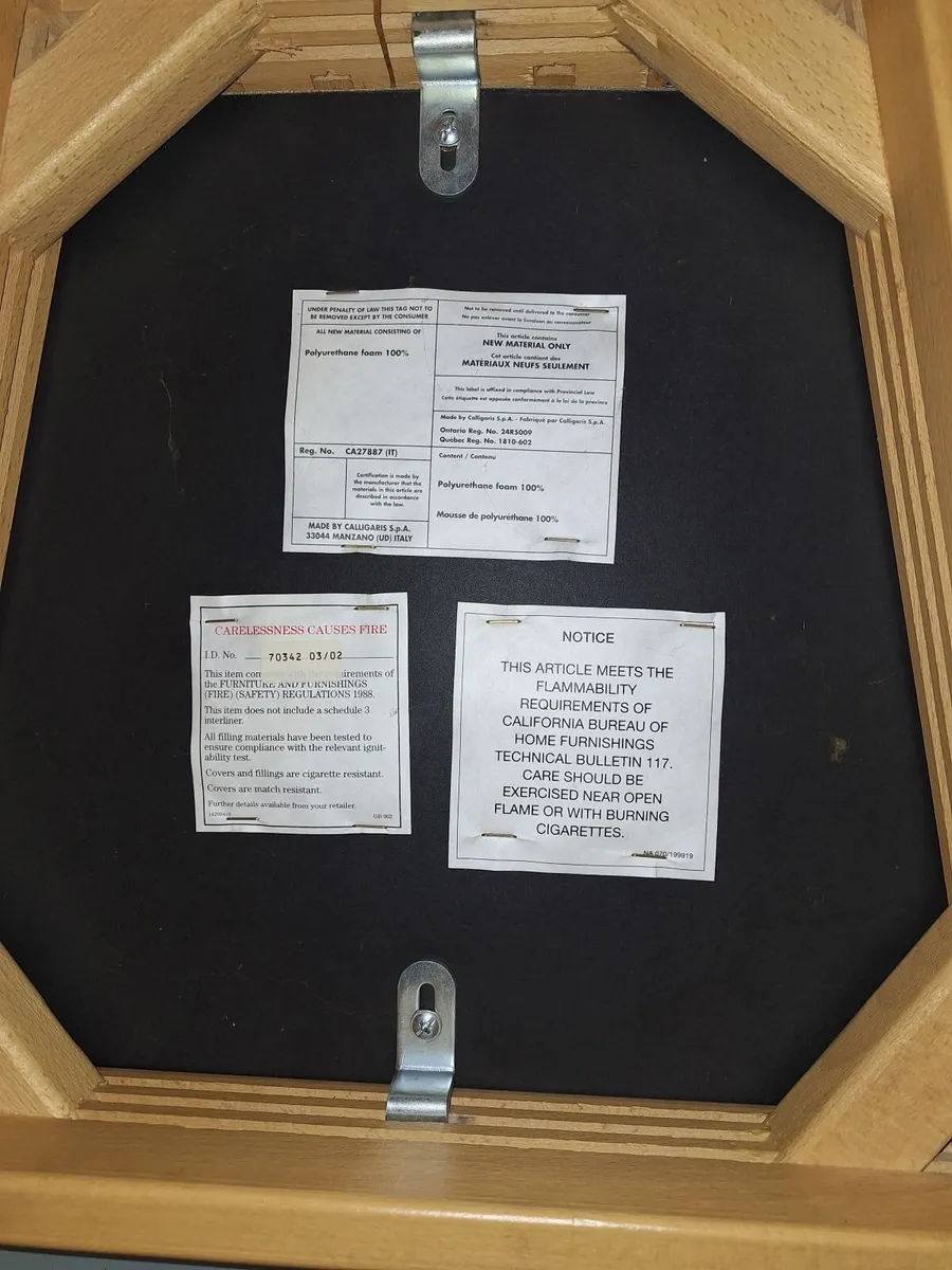 Table and Chairs - Image 3