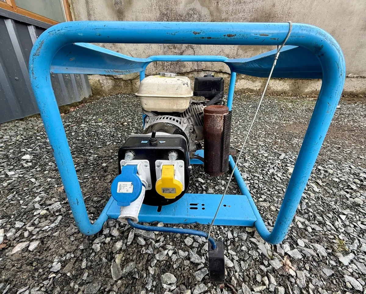 2025 Pramac E3250 Generator with 230/110v Outputs - Image 3