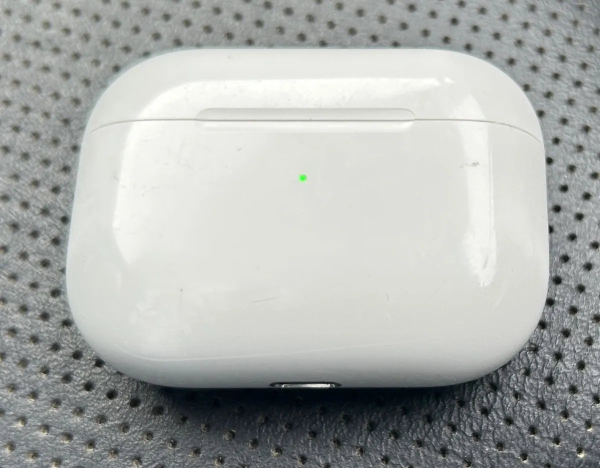AirPods Charging case lightnings - Image 1