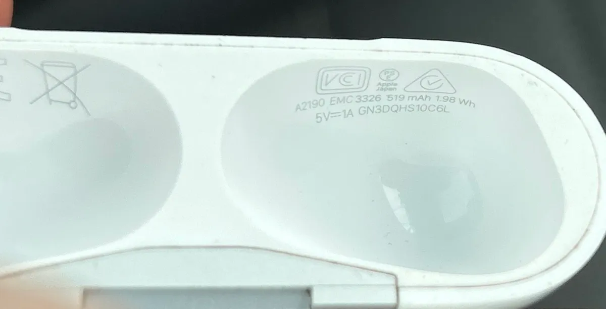 AirPods Charging case lightnings - Image 2