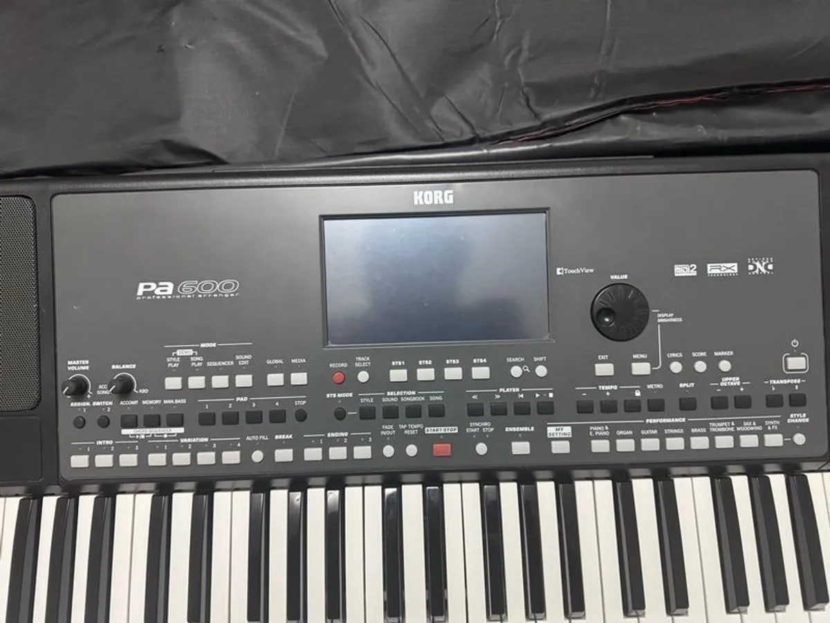 Korg PA600 - Image 1