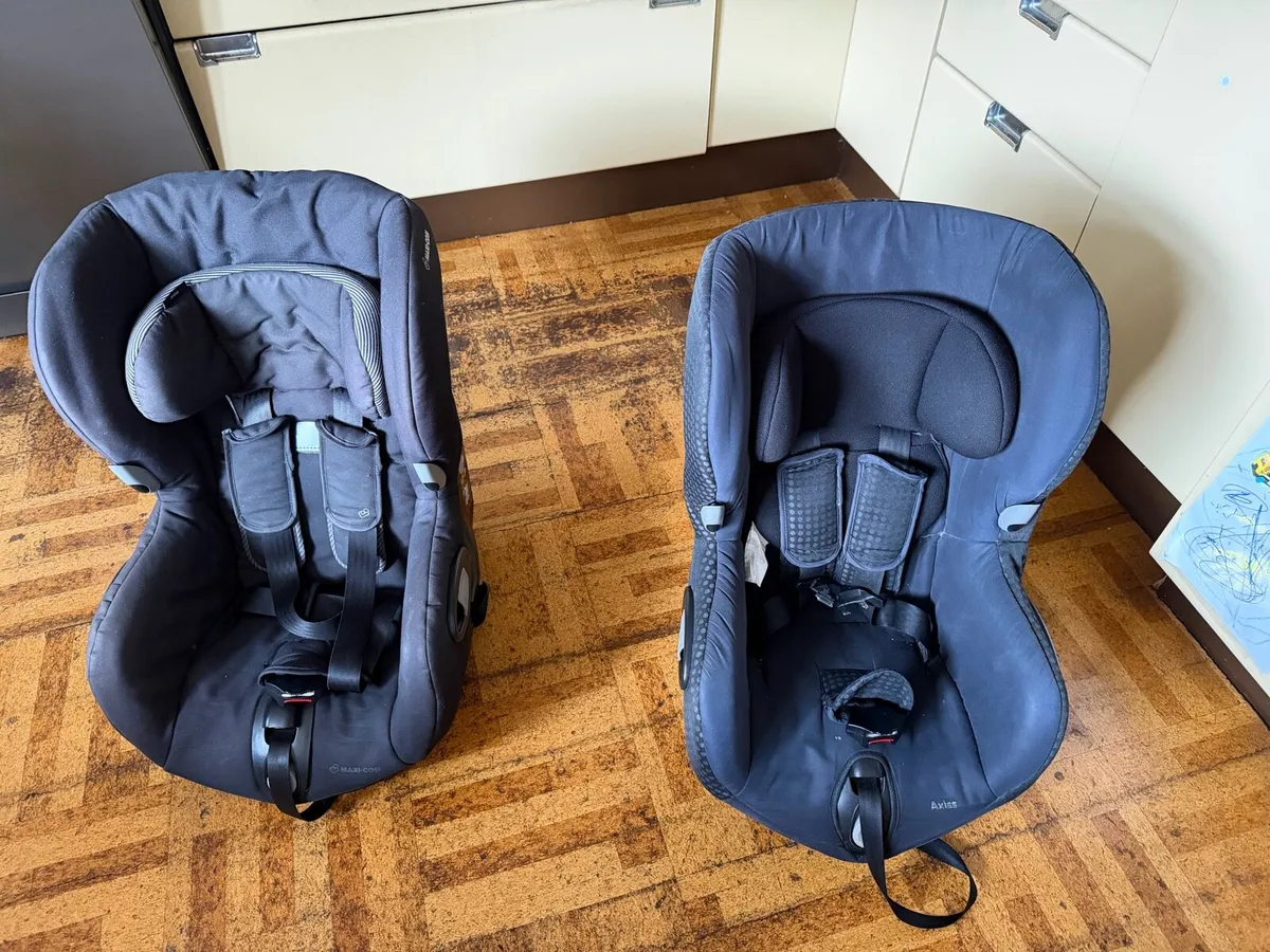 2 Maxi Cosi 360 Car Seats - Image 1