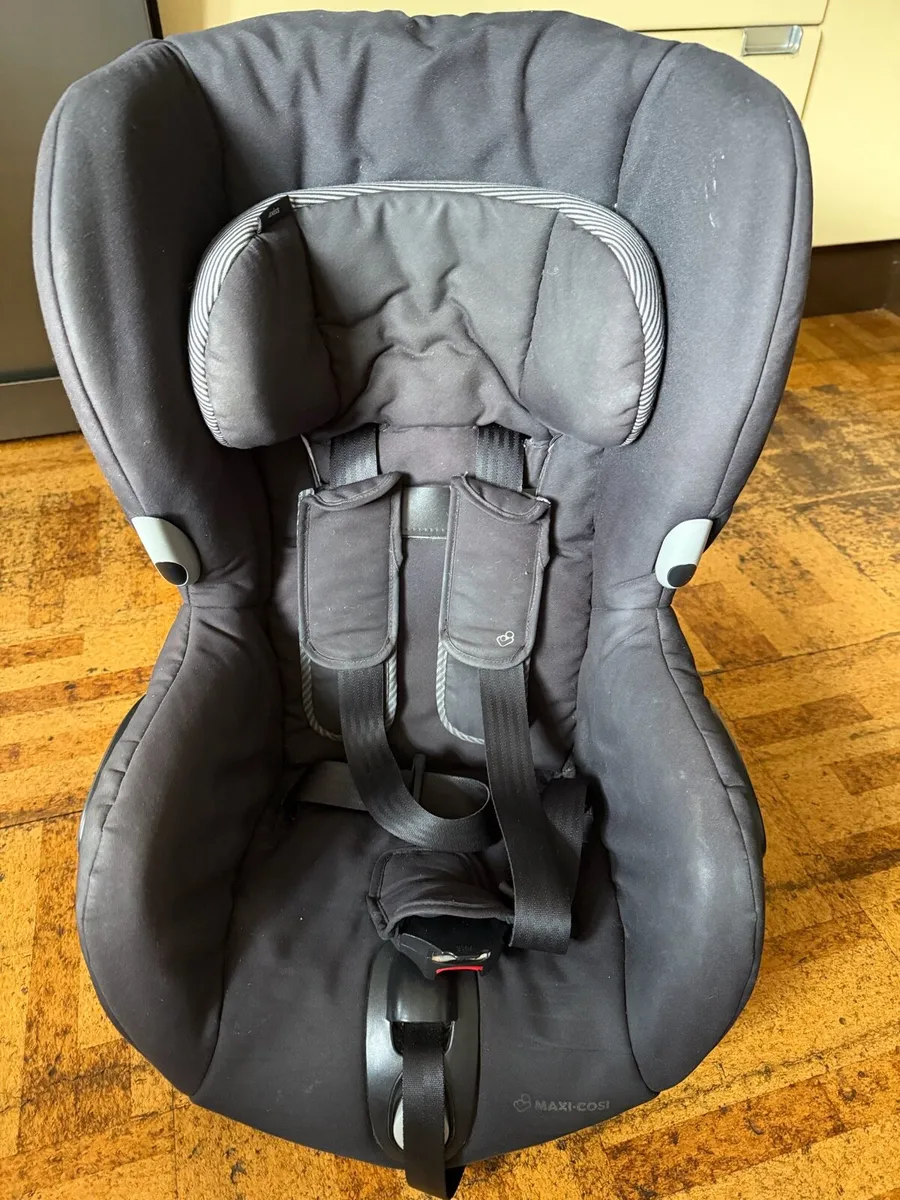2 Maxi Cosi 360 Car Seats - Image 2