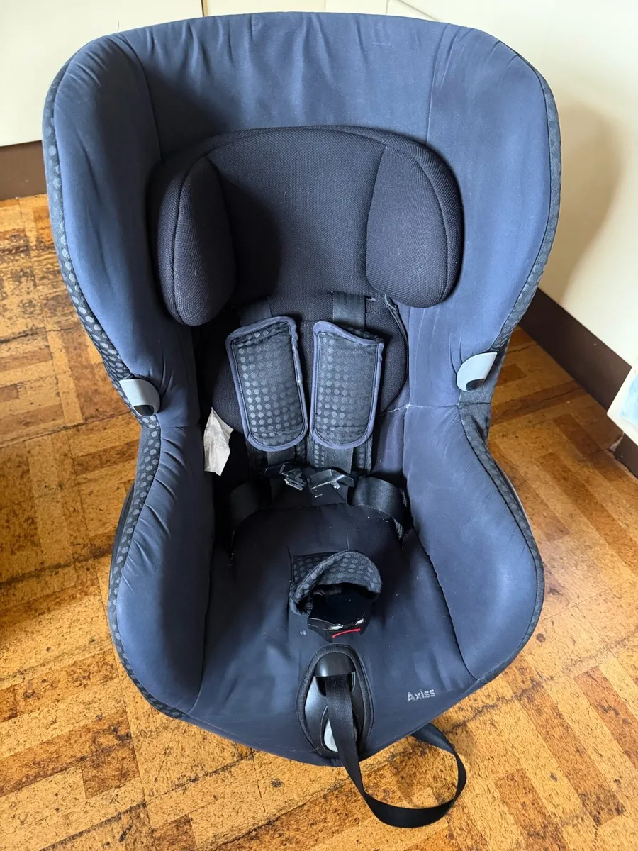 2 Maxi Cosi 360 Car Seats - Image 3
