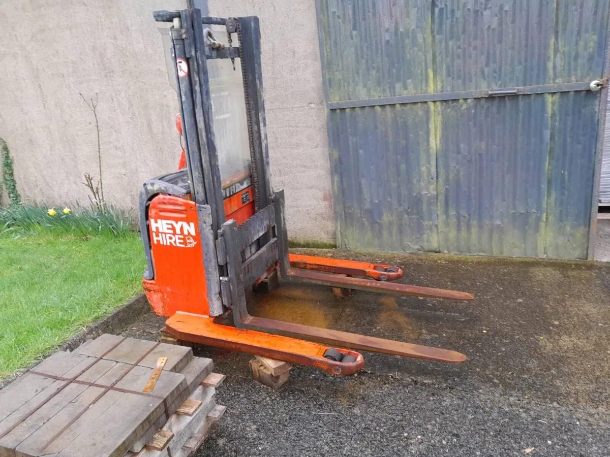 Electric Pallet Truck - Image 1