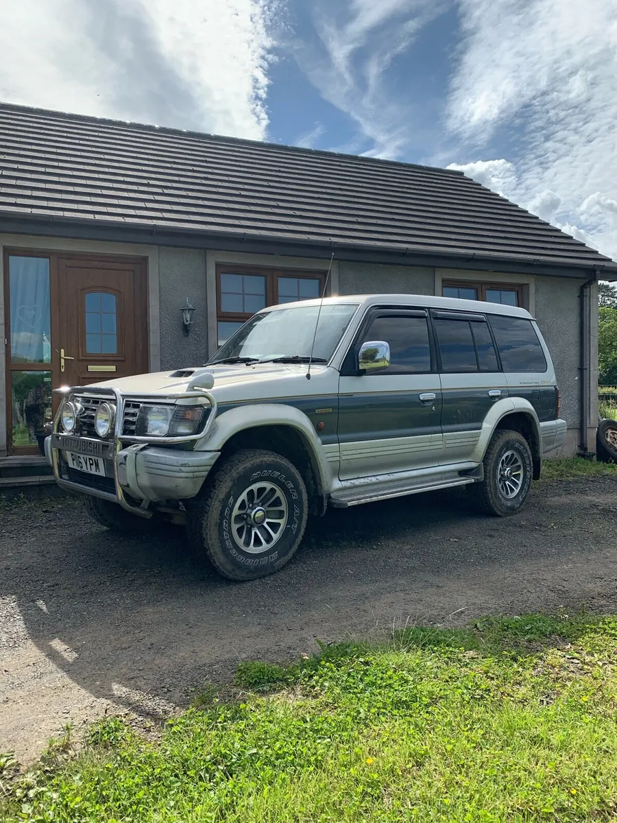 1996 Mitsubishi Pajero - Image 2