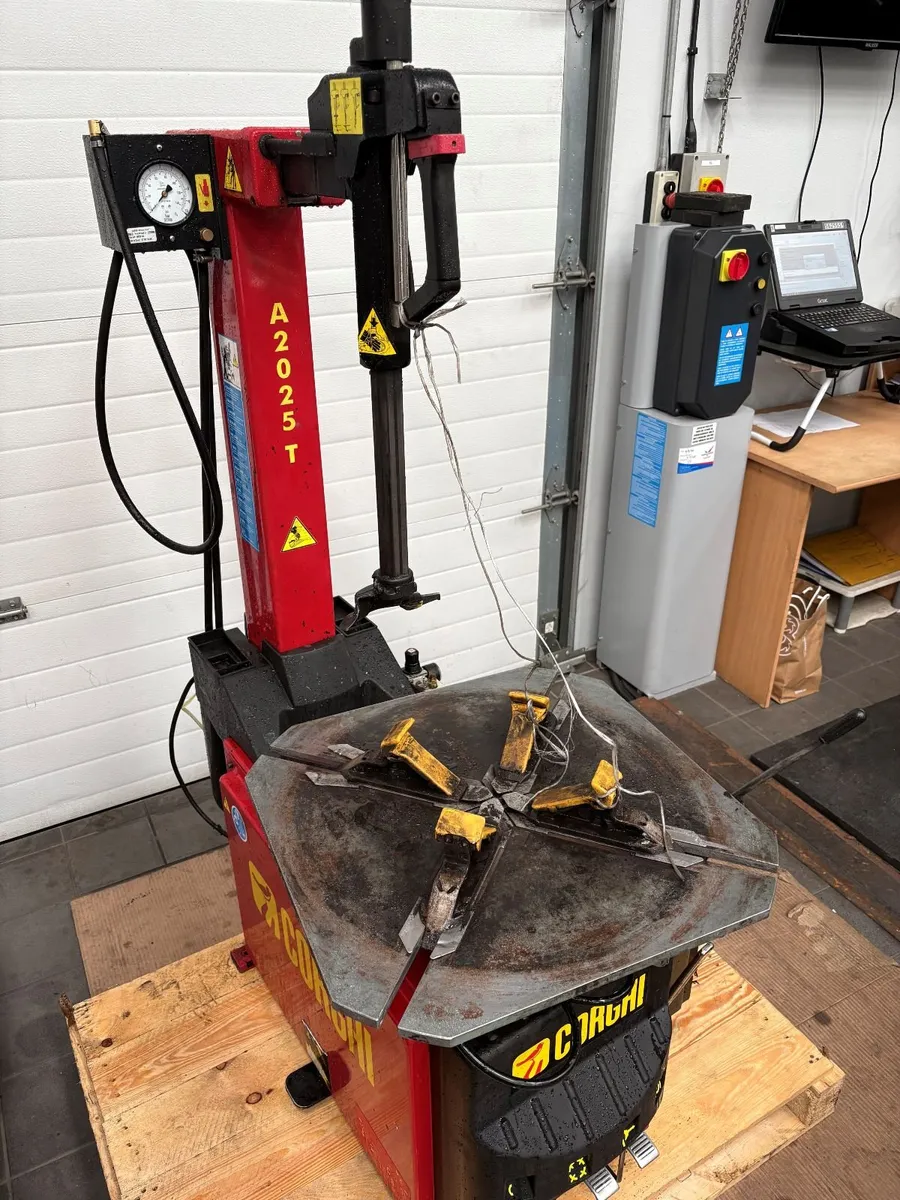 Corghi A 2025 T tyre machine - Image 1