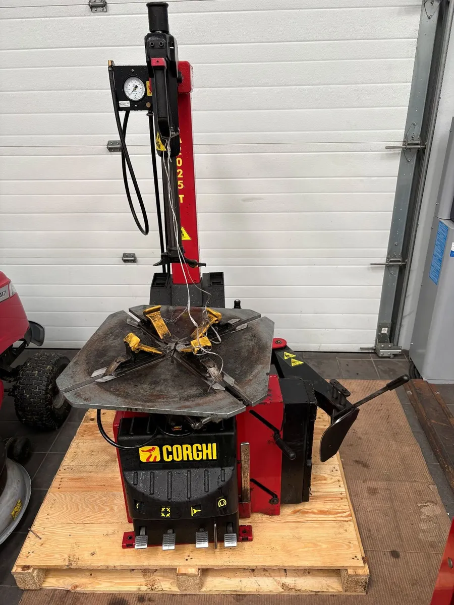 Corghi A 2025 T tyre machine - Image 2