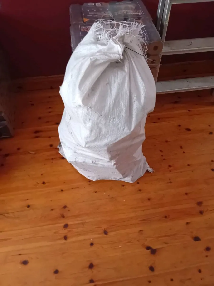 T V STAND lamp shades2 1 bag  of hardwood blocks - Image 4