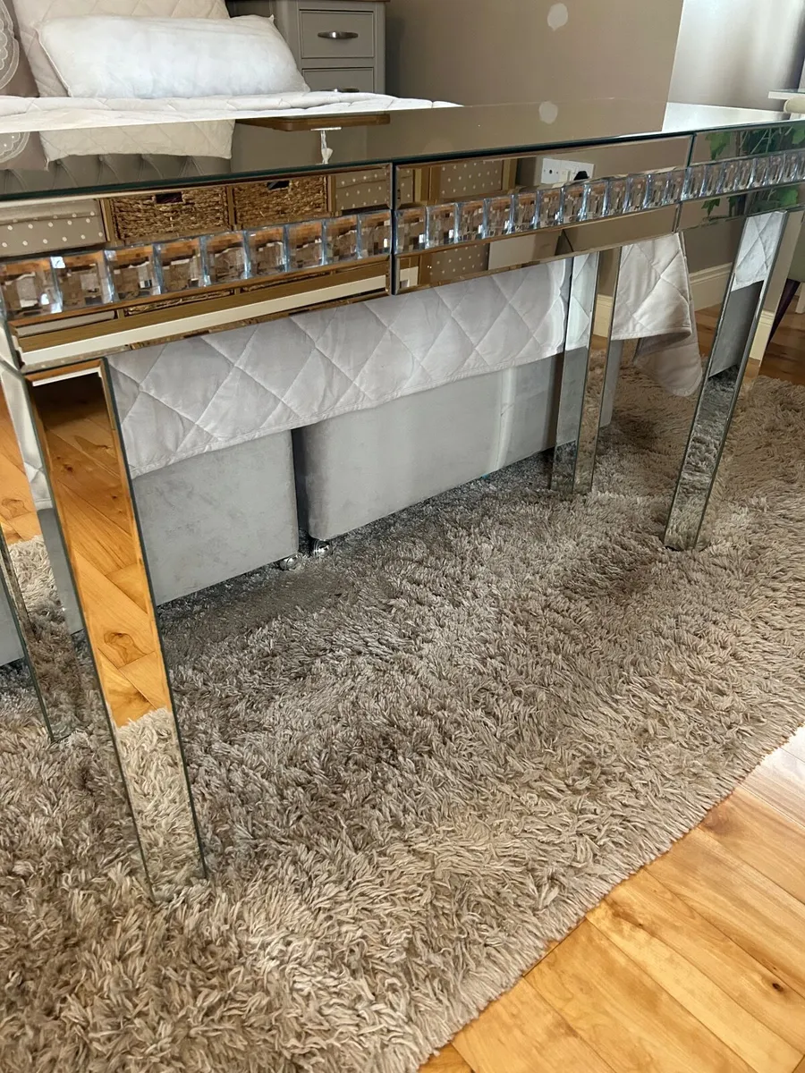 Console table/dressing table - Image 1