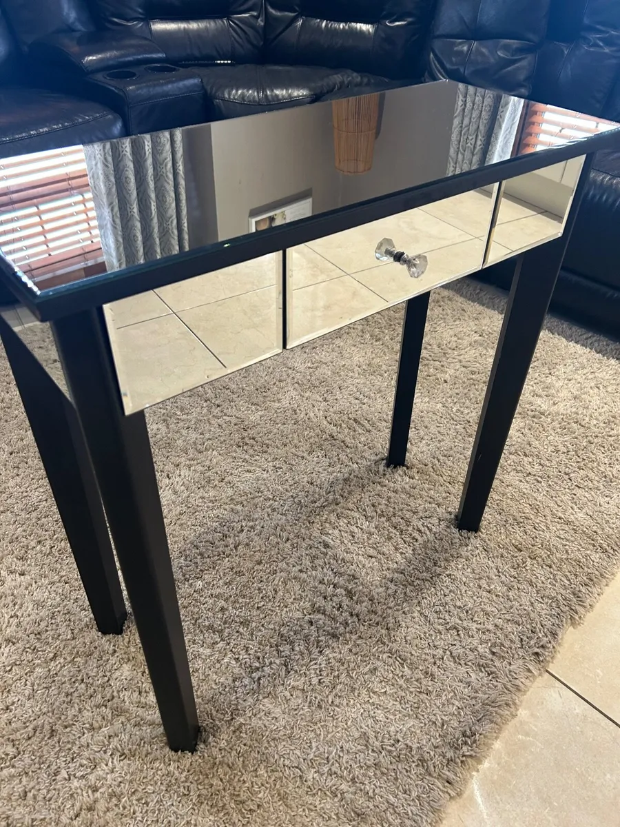 Console table - Image 1