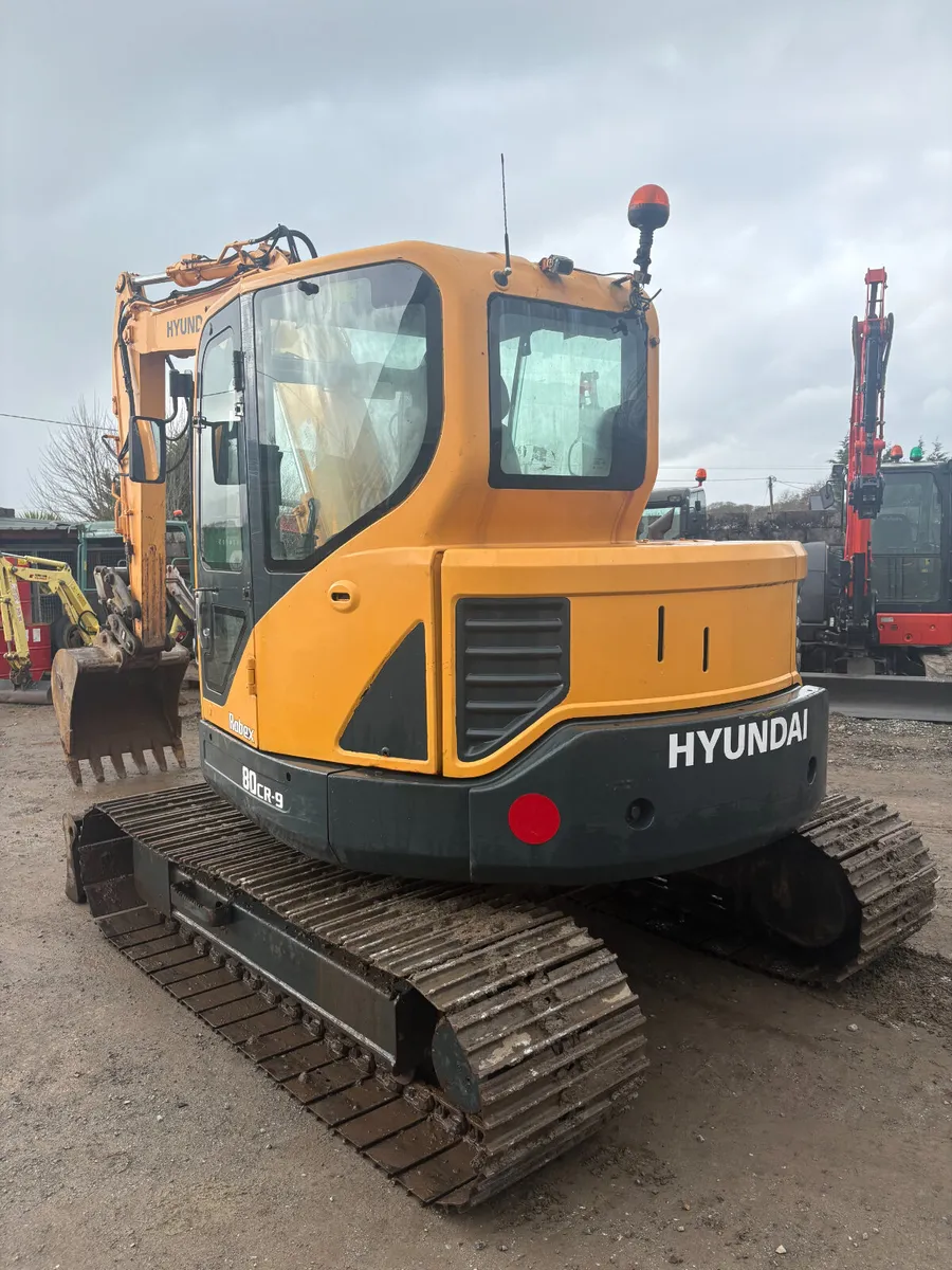 2015 Hyundai 80-9 - Image 2