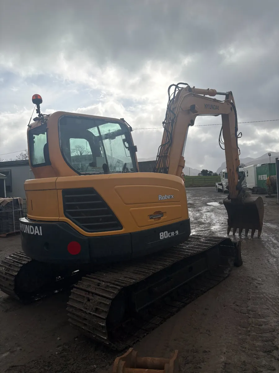 2015 Hyundai 80-9 - Image 3