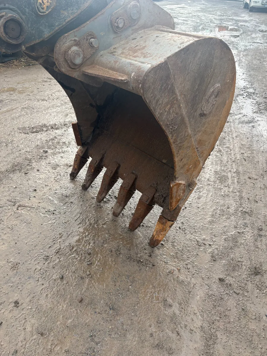 2015 Hyundai 80-9 - Image 4