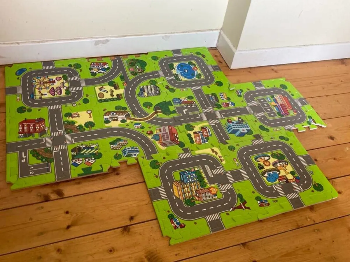 Large Foam City Playmat Set – 55 Pieces - Image 2