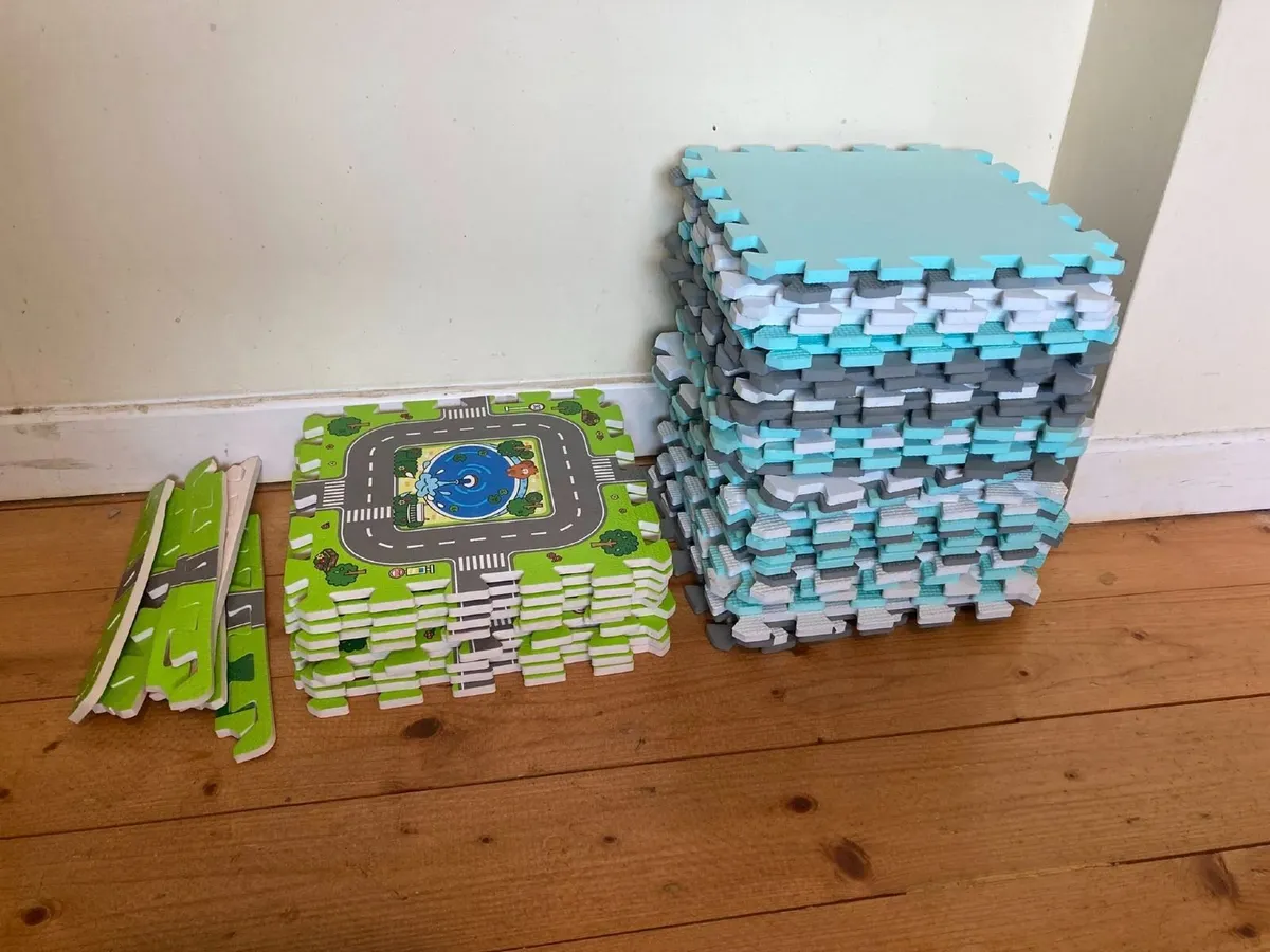 Large Foam City Playmat Set – 55 Pieces - Image 3