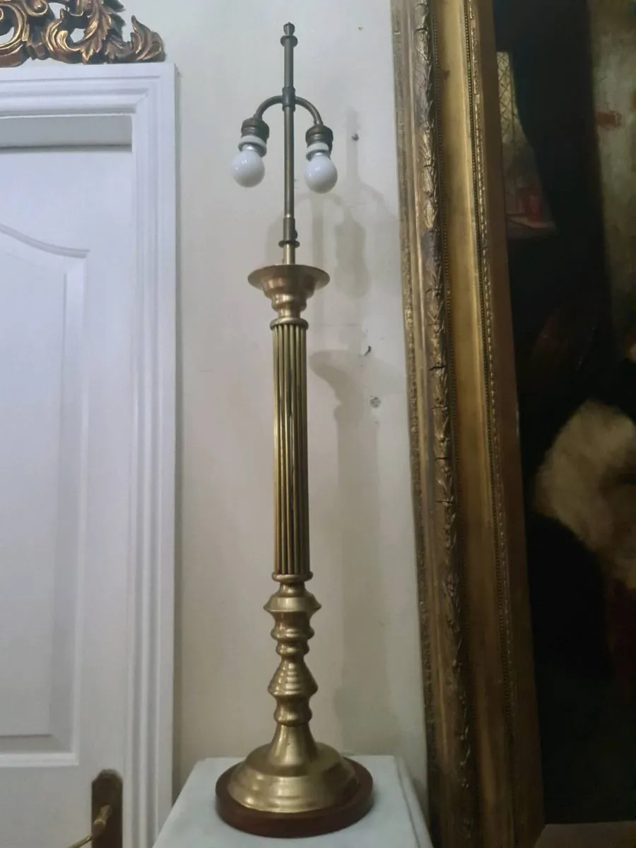 Superb very tall vintage brass lamp - Image 1