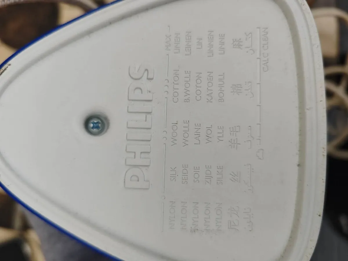 used steam iron from Cloth from Dublin 18 - Image 4