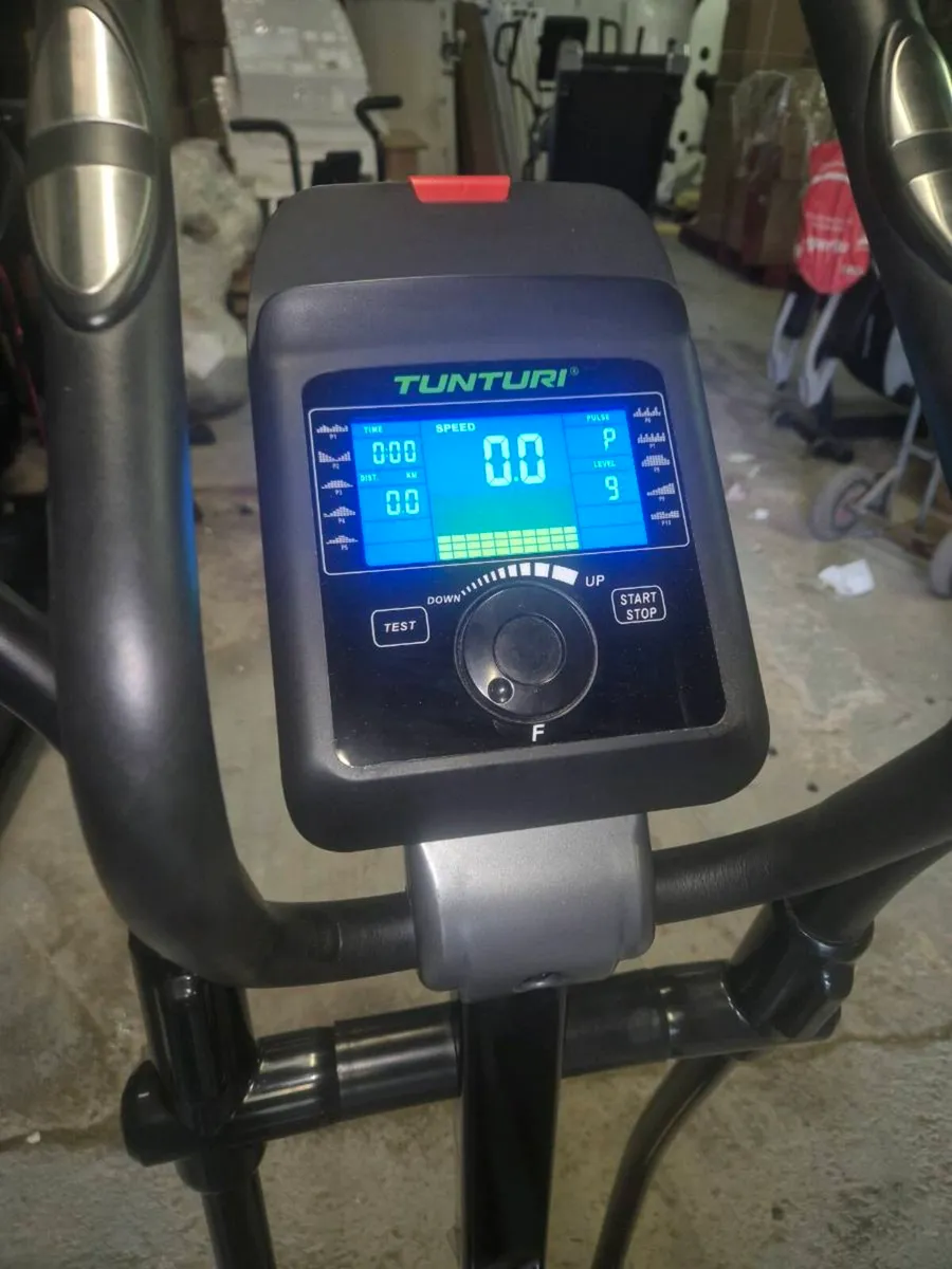 Cross trainer - Image 1