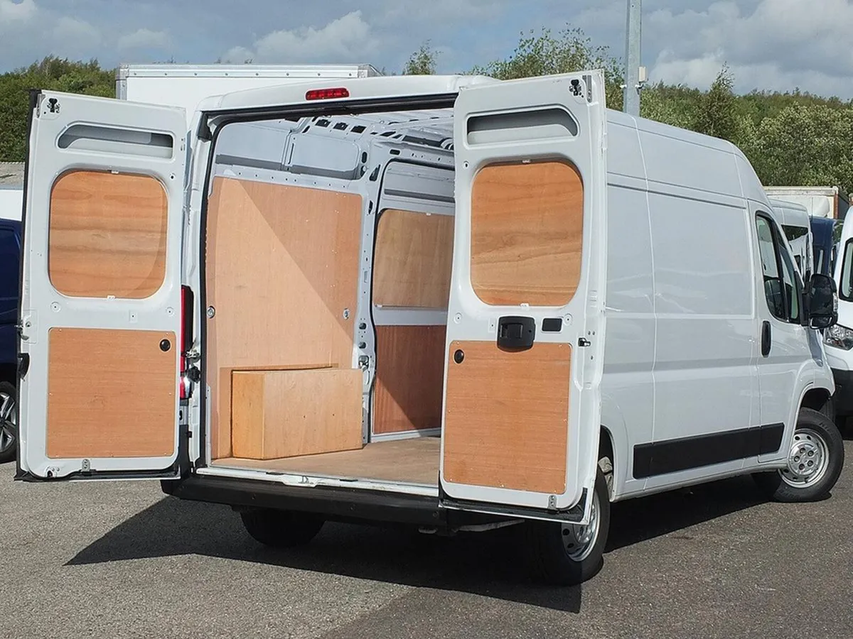 2023 Vauxhall Movano Medium Roof Panel Van - Image 3