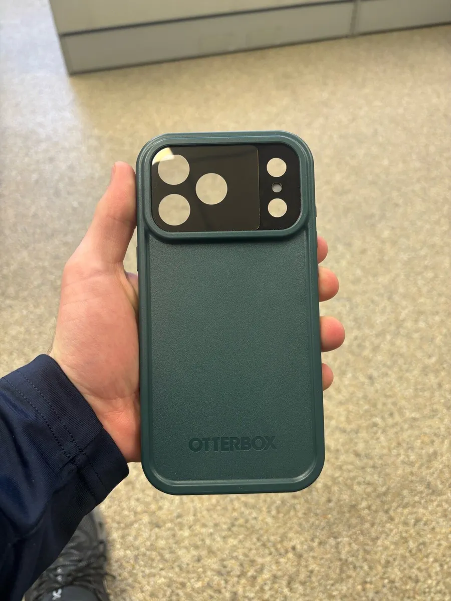 iPhone 17 Pro Max Otterbox Phone Case/ Cover - Image 1