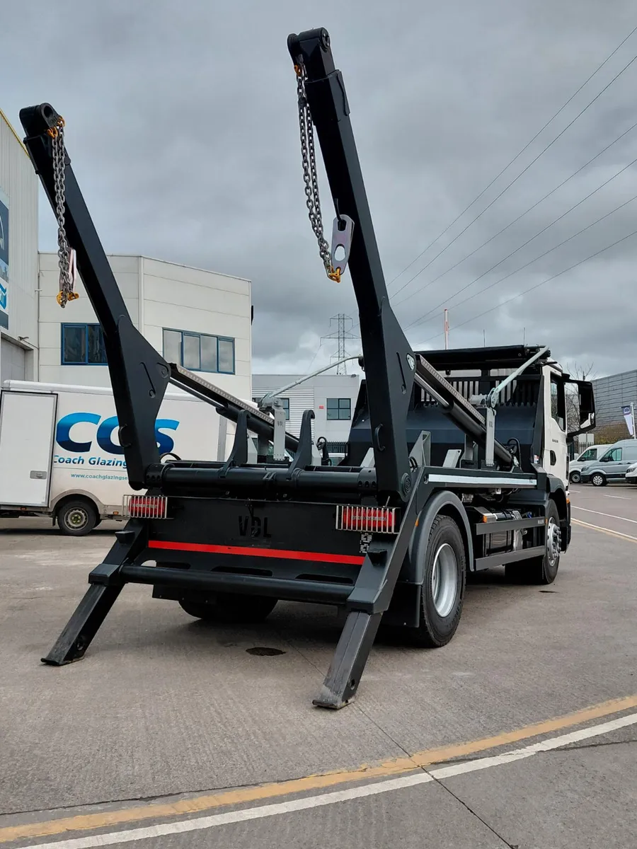 MAN 18 Ton, VDL Skip Loader with Sheeting system - Image 3