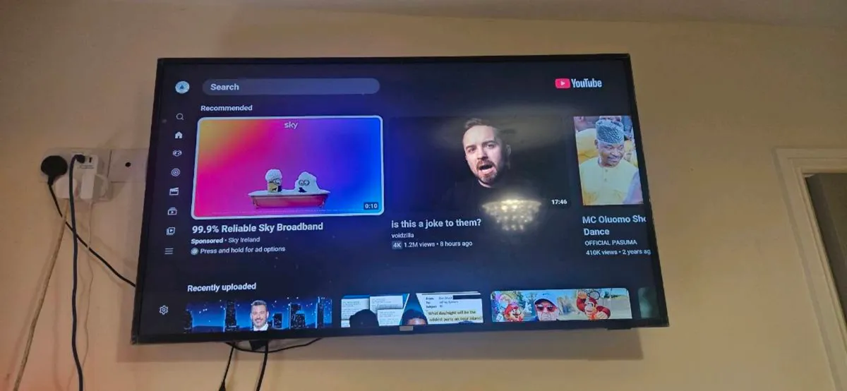 Philips 4K 50" Smart TV HDR - Image 2