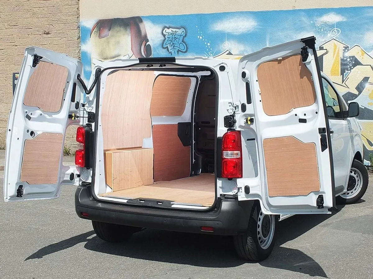 2023 Peugeot Expert Panel Van - Image 3