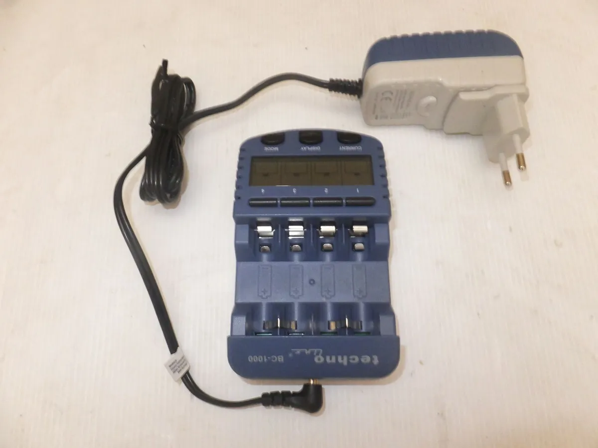 battery charger AA AAA - Image 1