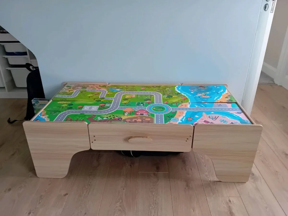 Train table - Image 1